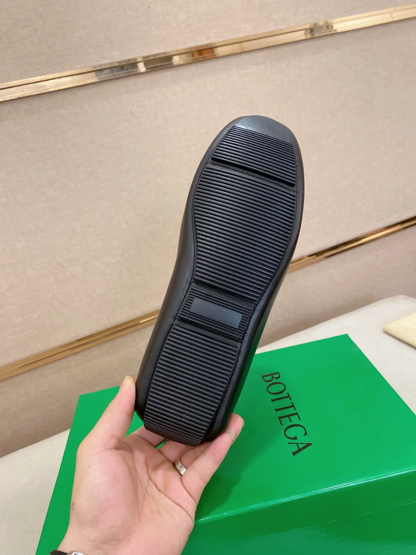 Men's shoes 💰 400💰 (Niu Li + Niu Pad) [BV] latest hot style‼ ️Casual men's shoes, uppers imported first-layer cowhide ➕Full imported cowhide lining✔️Exquisite workmanship, excellent foot feel, special rubber soles✔️, cool and fashionable, the latest fashion, fashionable outsole, hurry up. Code number: 38-44 (can be customized to 37.45, non-refundable)